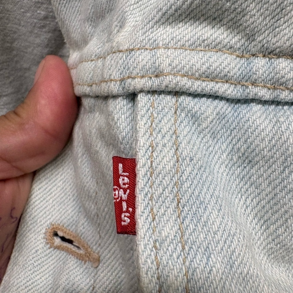 Vintage Levi's Light Wash Denim Jacket - Picture 4 of 7